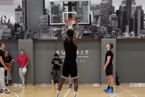 星空链-打磨技术短板！范德彪转发自己练罚球的视频 上赛季命中率仅55.6%